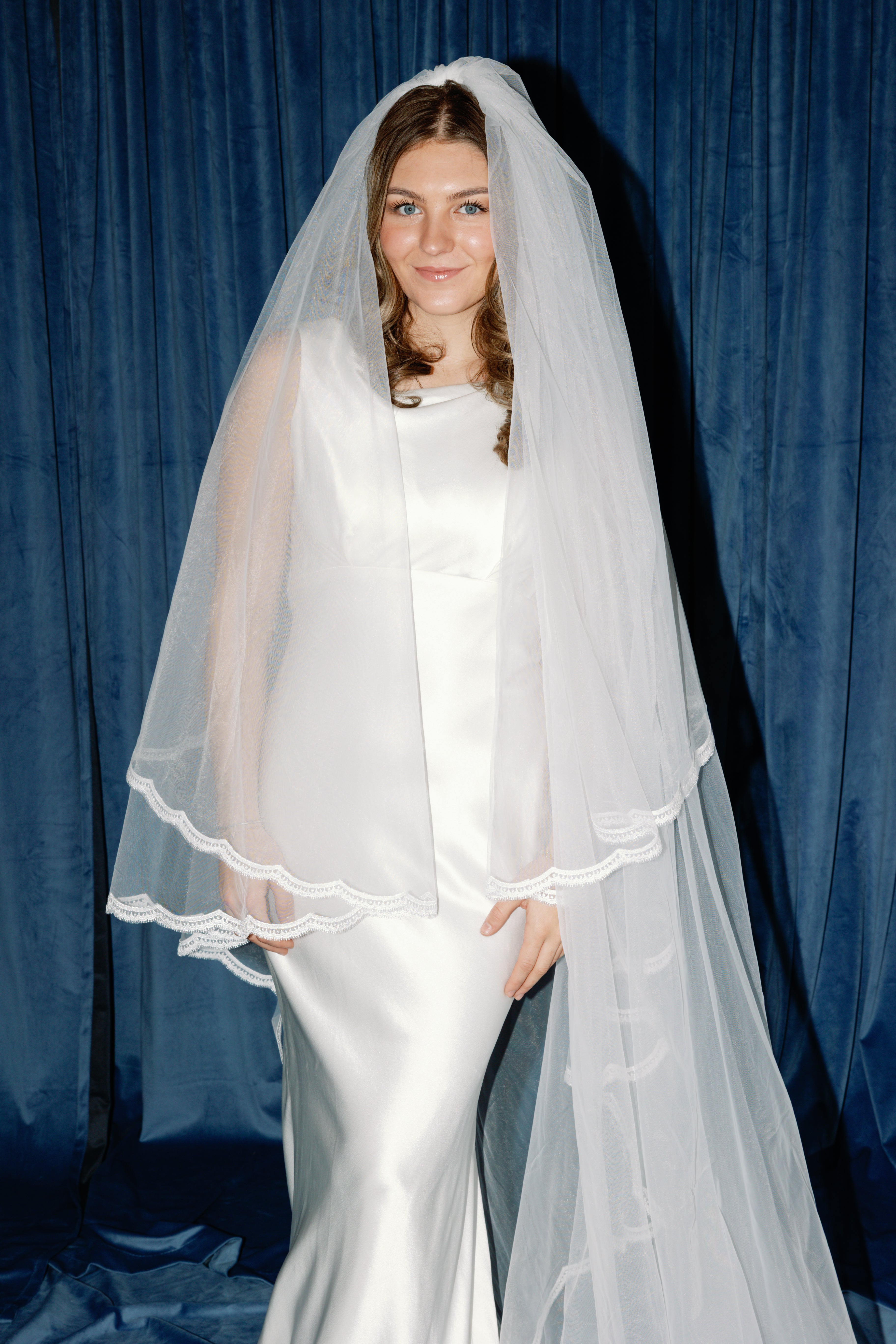 Thin Lace Veil with Blusher